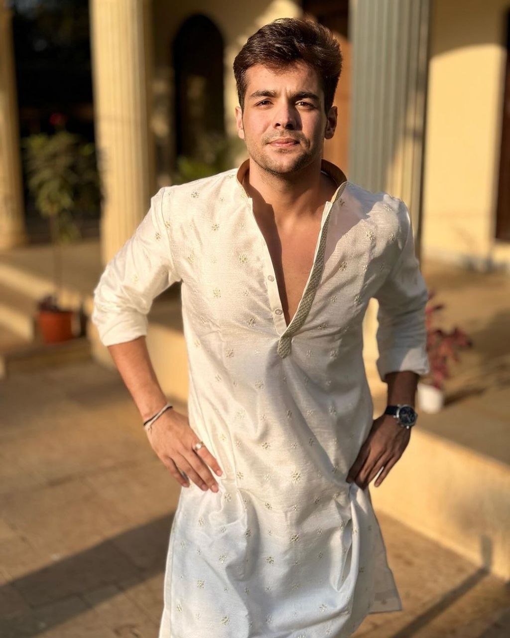 ASHISH CHANCHALANI WHITE EMBROIDERED KURTA PAJAMA SET FOR MEN'S