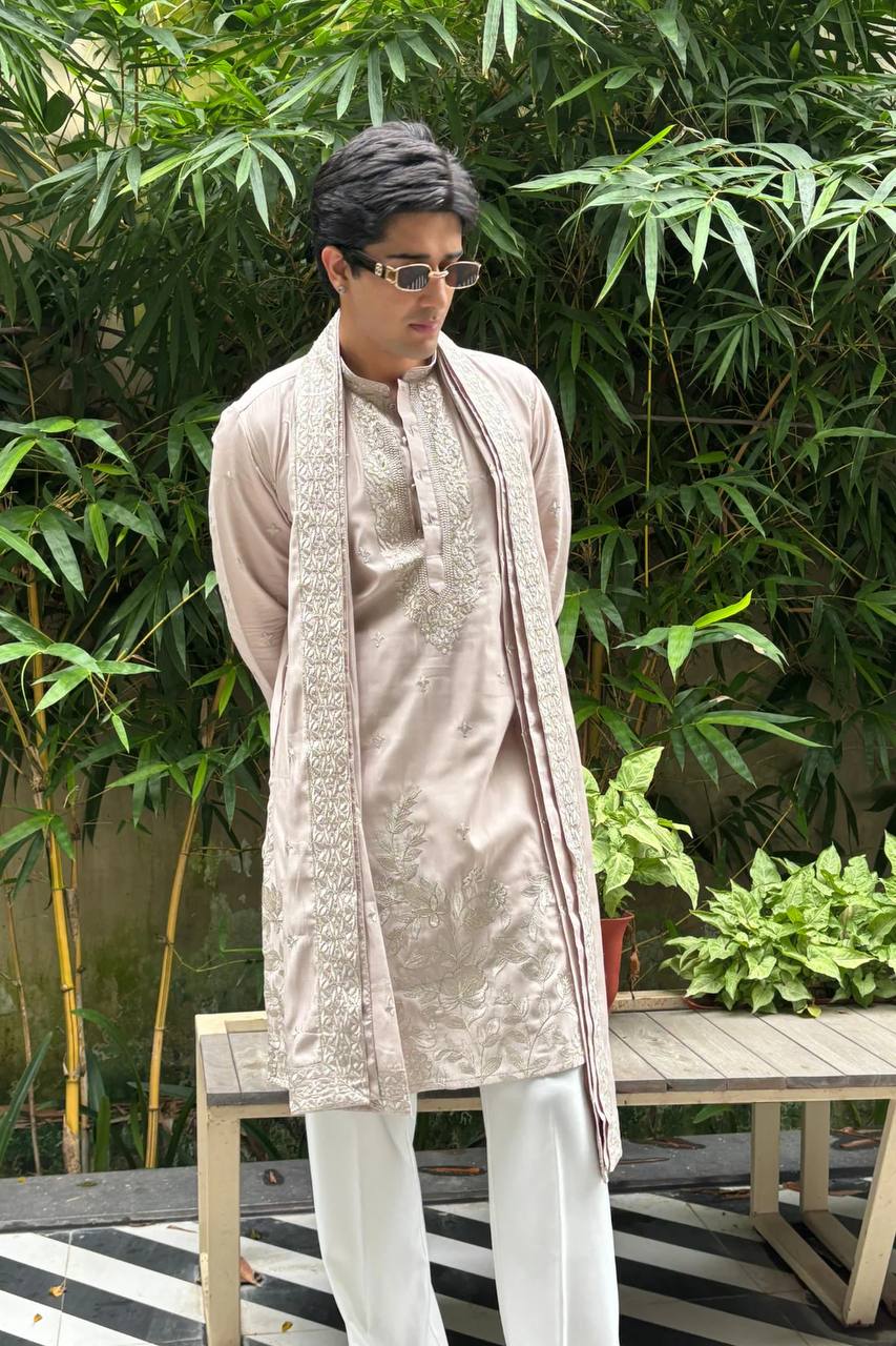 BLUSH PINK EMBROIDERRED KURTA PAJAMA WITH DUPATTA SET  FOR MEN'S